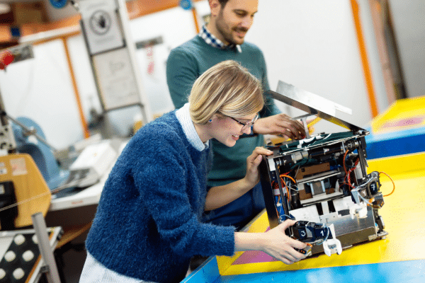 trio-open-education-color-2 Students experimenting with robotics - Open Education